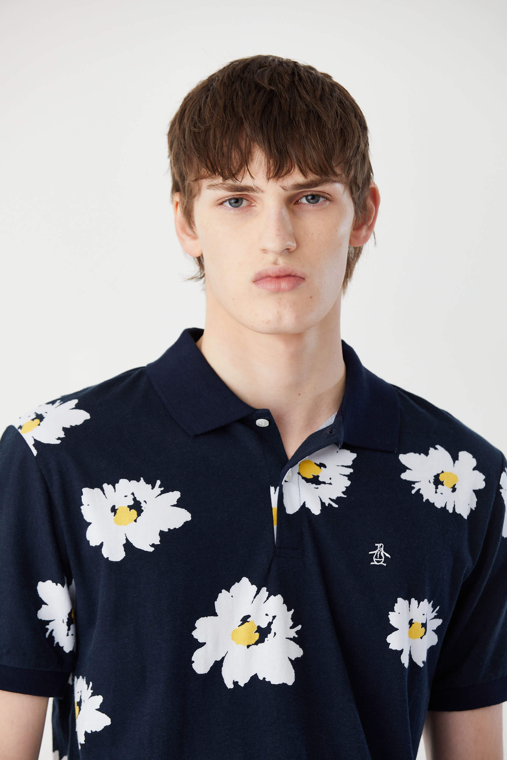 penguin_ss-bold-daisy-print-polo_15-27-2024__picture-48261