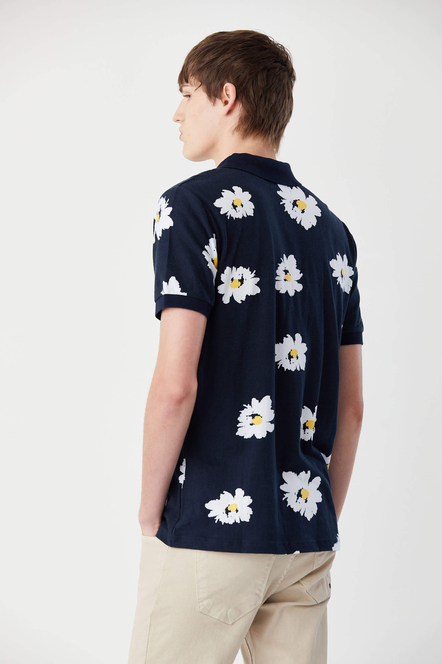 penguin_ss-bold-daisy-print-polo_15-27-2024__picture-48262