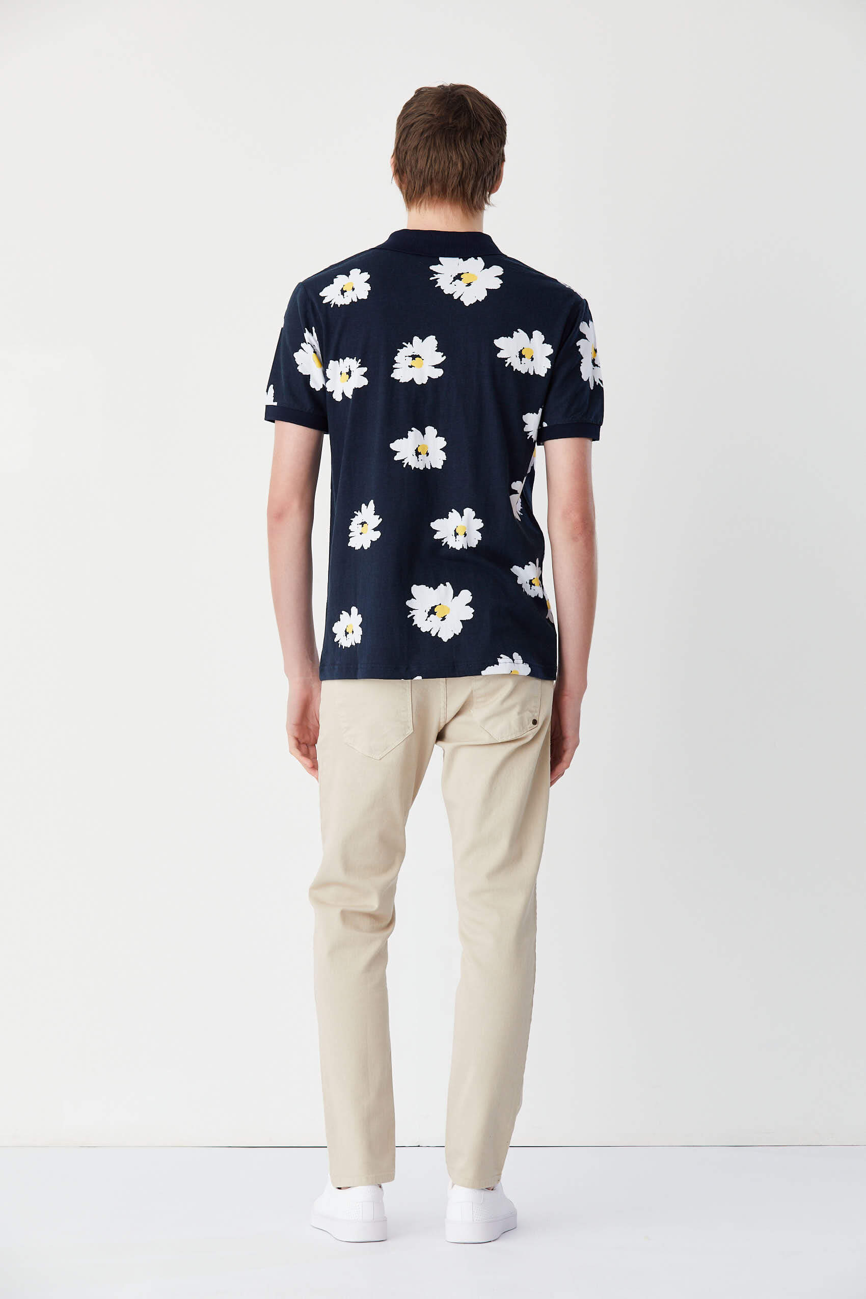 penguin_ss-bold-daisy-print-polo_15-27-2024__picture-48263