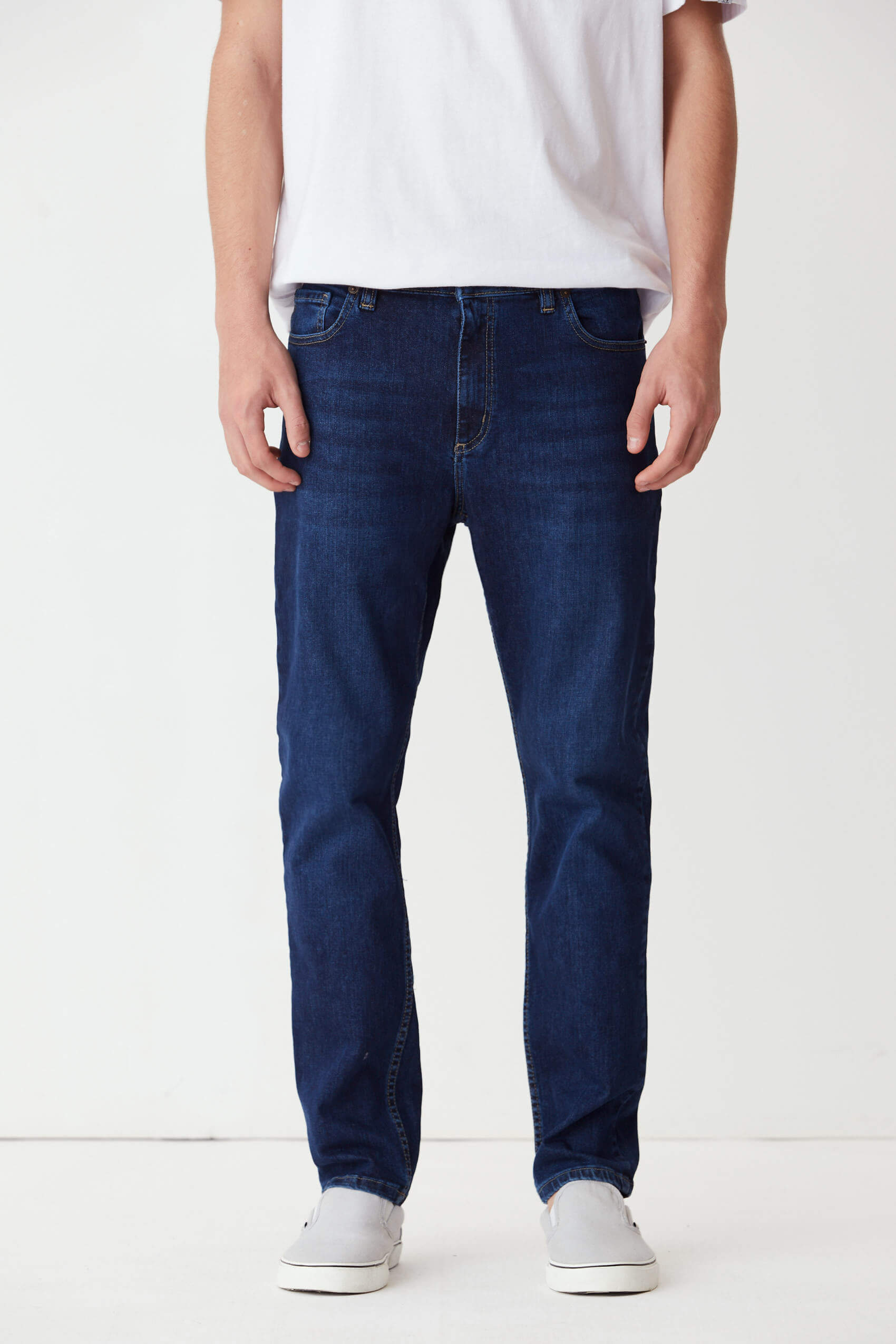 penguin_slim-taper-denim-everyday-indigo_39-30-2024__picture-49565