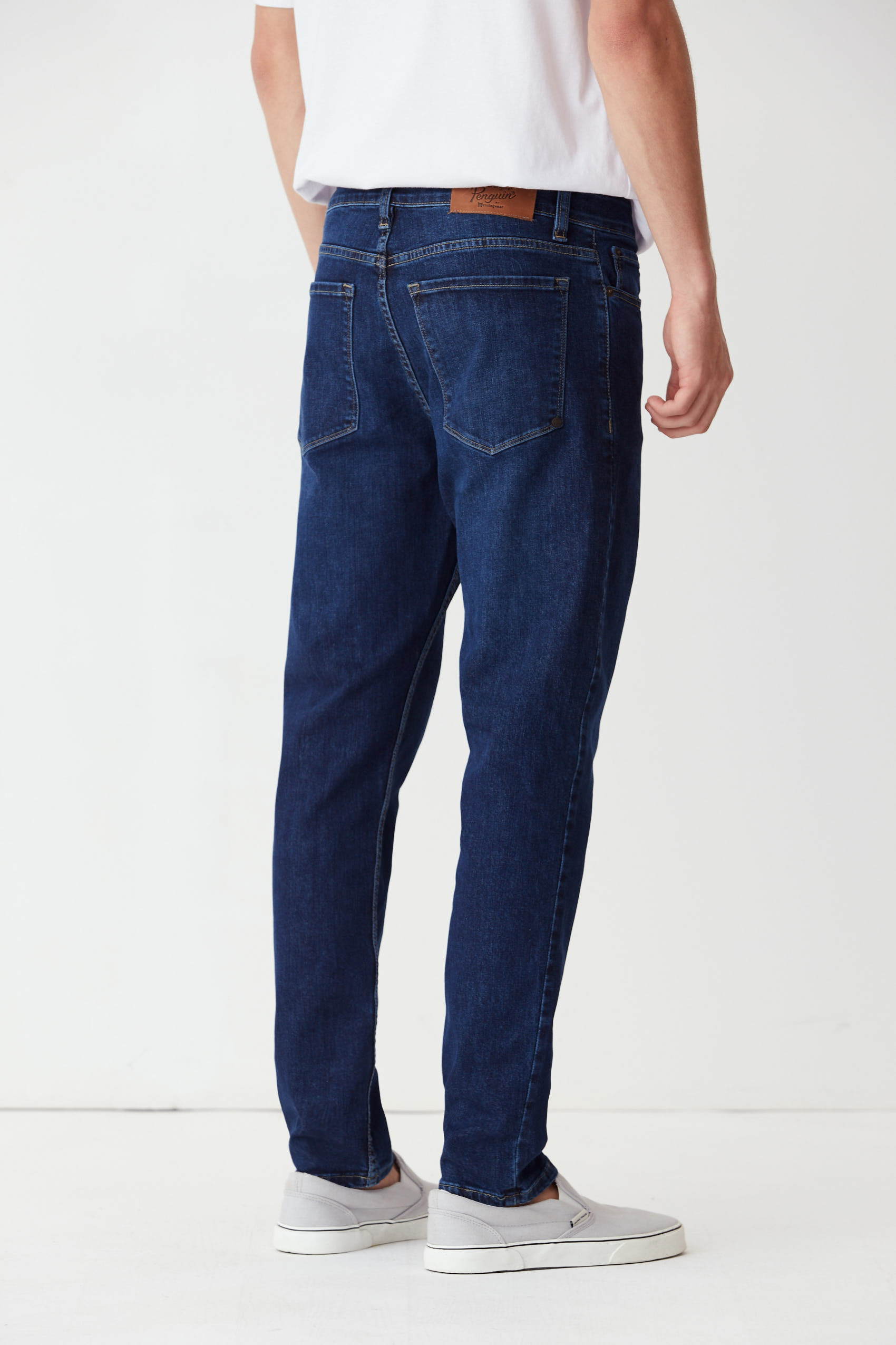 penguin_slim-taper-denim-everyday-indigo_39-30-2024__picture-49566